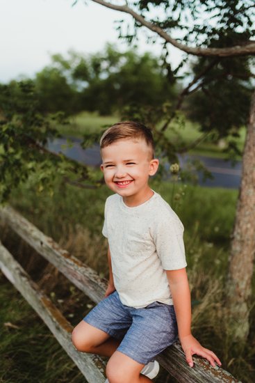 Mini session family photographers in Hartford, WI 