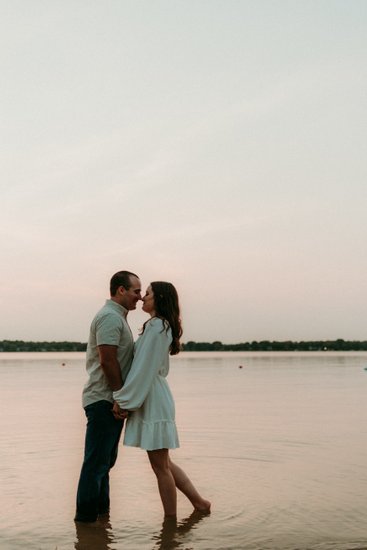 Pike Lake Hartford WI engagement session