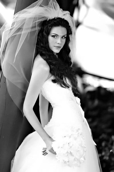 Artistic black and white high-fashion image of a young bride.