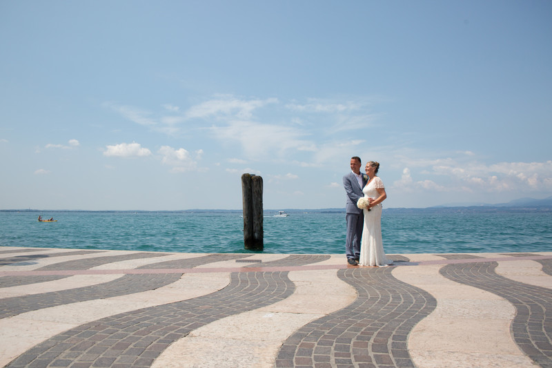 Stripey lines and curves on Lake Garda, Lazise