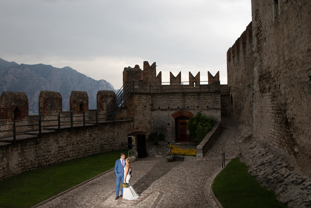 Seductive and romantic weddings in small Castles.