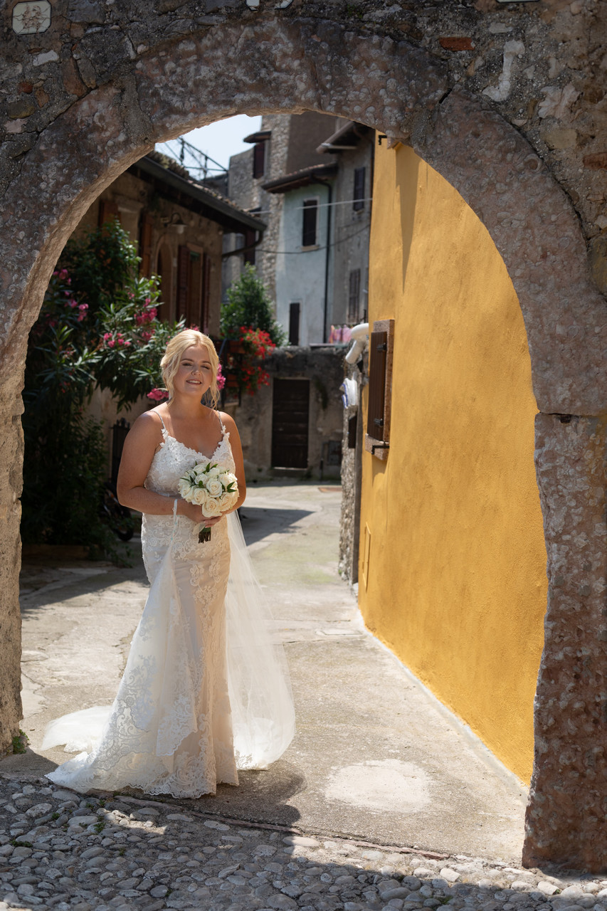 Exquisite wedding photography of a bride in Malcesine,Italy