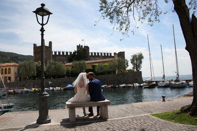 Wedding couple in-front of Torri del Benaco Castle