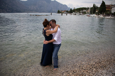 Clear water of Lake Garda refreshes the bride & groom