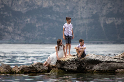 Bridesmaid and groomsmen on the rocks on Lake Garda
