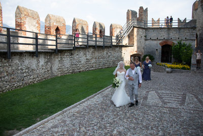 Sposa e papà arrivano in Castello a Malcesine
