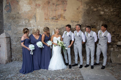 Sposi ed amici nel romantico Castello di Malcesine