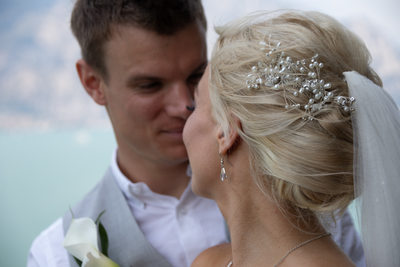 La pettinatura della sposa con vista sul Lago di Garda
