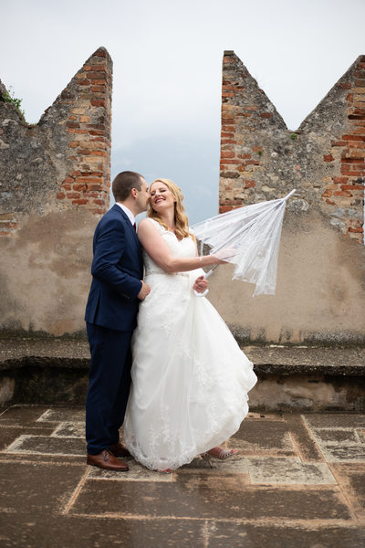 Engelsk bryllupsfotograf ved Gardasøen Malcesine Castle