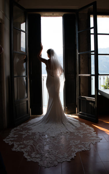 Superb bride in the door.  Weddings in Malcesine, Italy