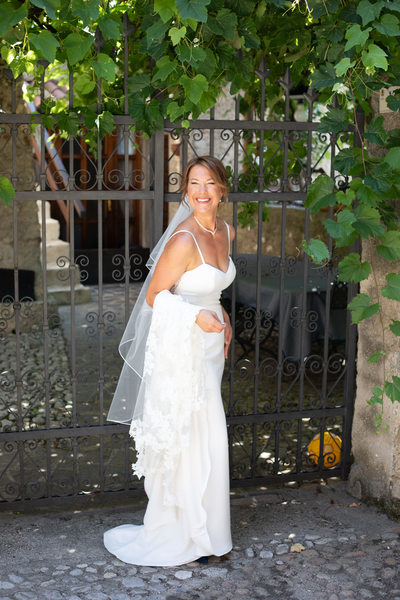 Superb smiley bride in Malcesine, Italy.