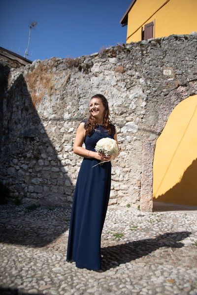 Bride looks like a goddess in Malcesine on Lake Garda