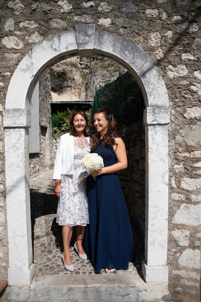 Mother and daughter moment before giving the bride away