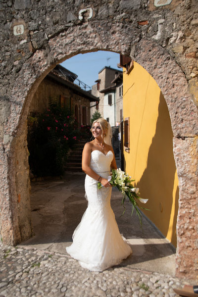 Sposa radiosa a Malcesine sul Lago di Garda