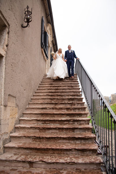 
Brautpaar auf den Stufen des Schlosses von Malcesine