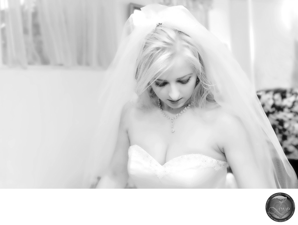 Beautiful Bride Wedding Photographer Black and White