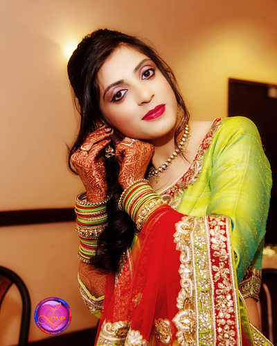 Hindu Indian Wedding Photographer Bride Earrings 