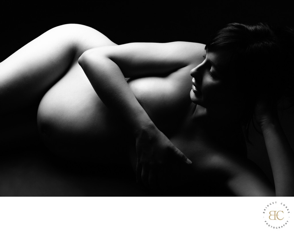 Black & White Maternity Photographer