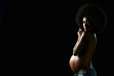 Radiant Maternity Portrait with Natural Beauty