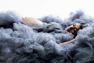 Dreamy Maternity Portrait in Flowing Tulle