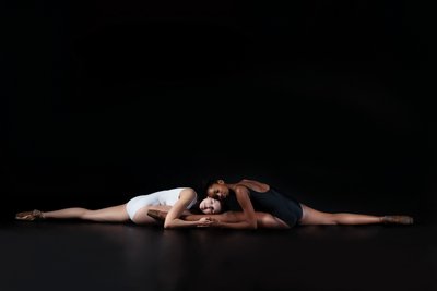 Ballet Duo: Harmony in Splits