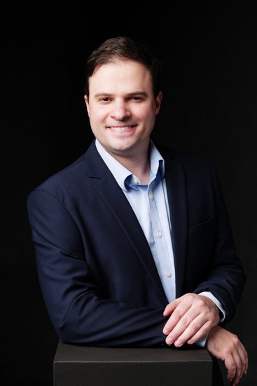 Approachable Professional in Navy Blazer
