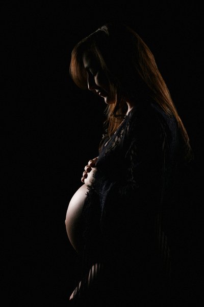 Chiaroscuro Maternity Portraits