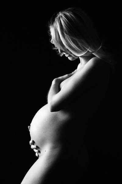 Chiaroscuro Maternity Photography