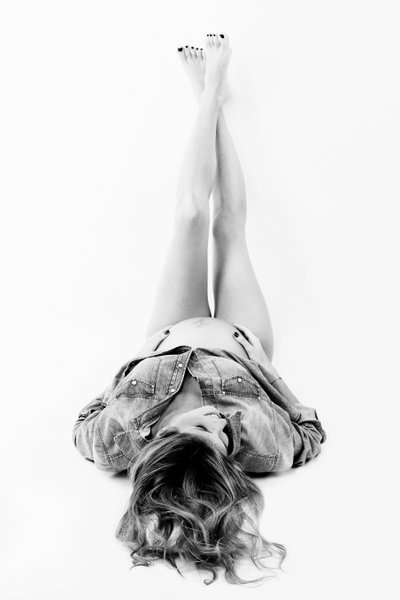 Artistic Black-and-White Maternity Portrait