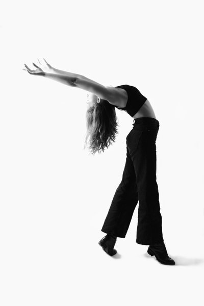 Contemporary Dance: Outstretched Elegance