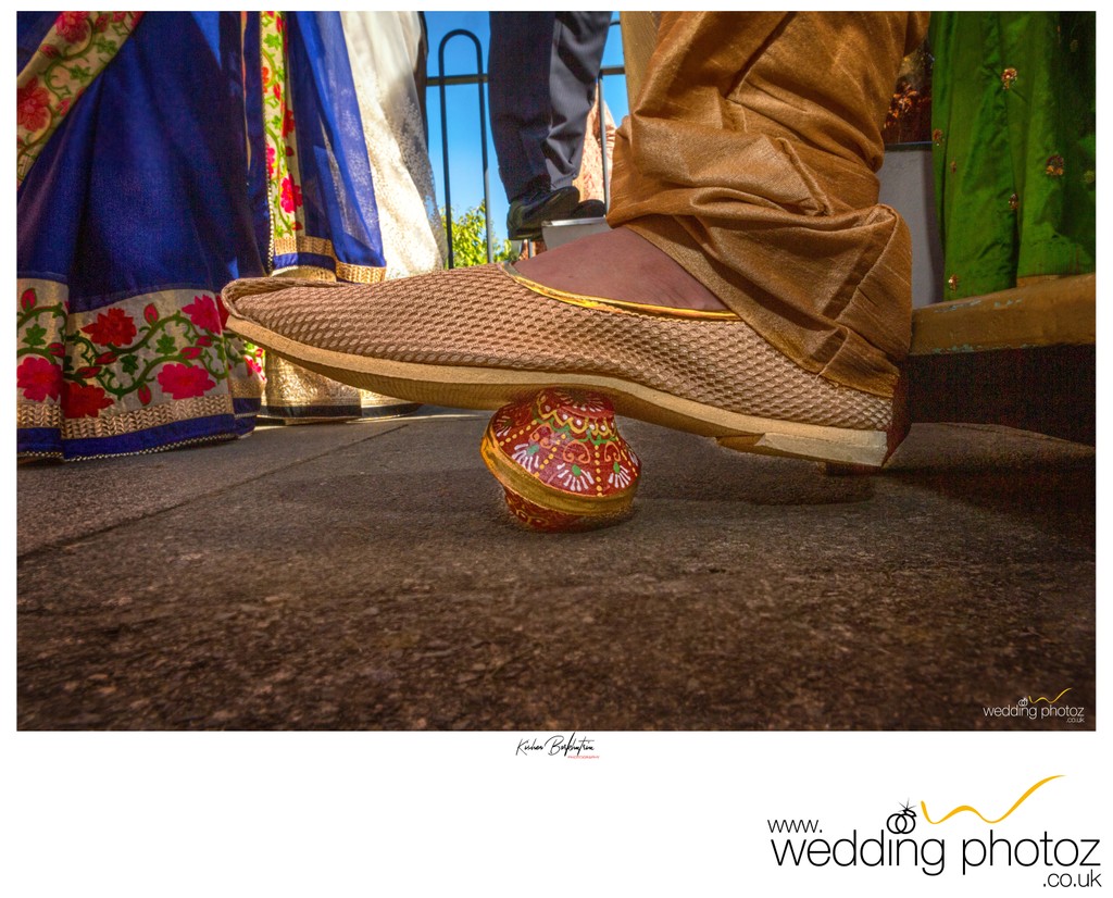 Indian wedding tradition clay pot Pokwanu photographer