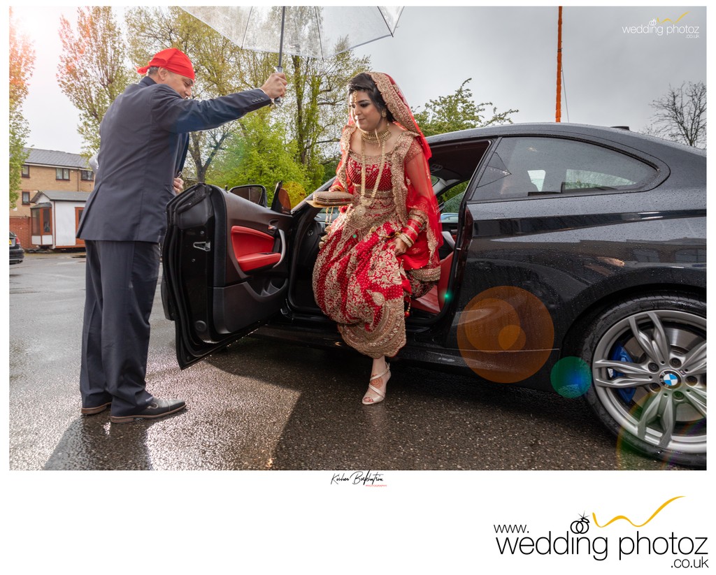 Bride arriving at Sikh Brent Community Centre Kingsbury
