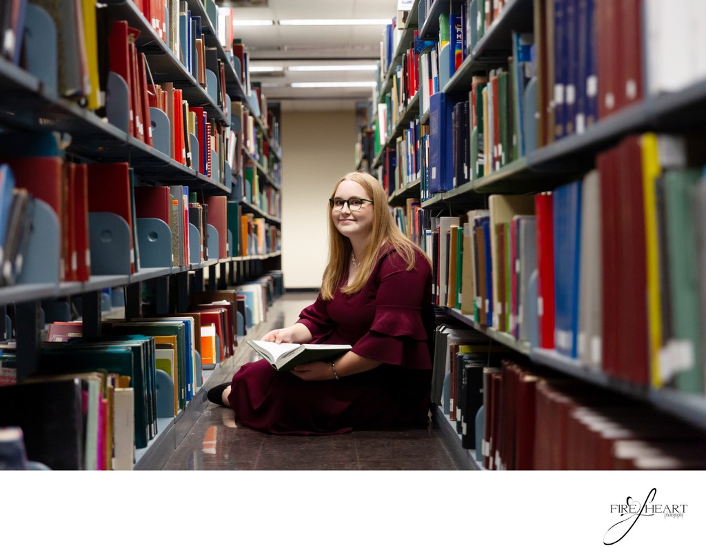 Book Lovers Graduation Photos in University of Houston Library