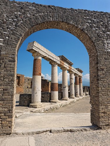 Pompeii ruins 