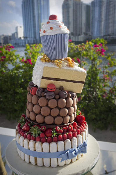 Miami wedding cake photo.