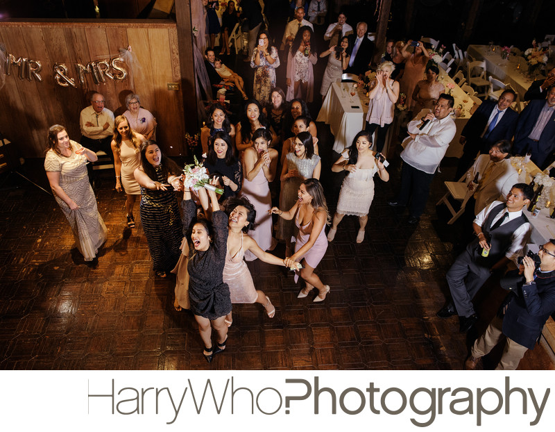 Great Wedding bouquet toss