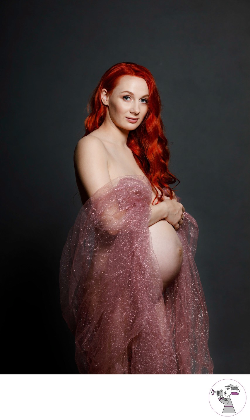 Chiffon Maternity Portrait: Effortlessly Beautiful