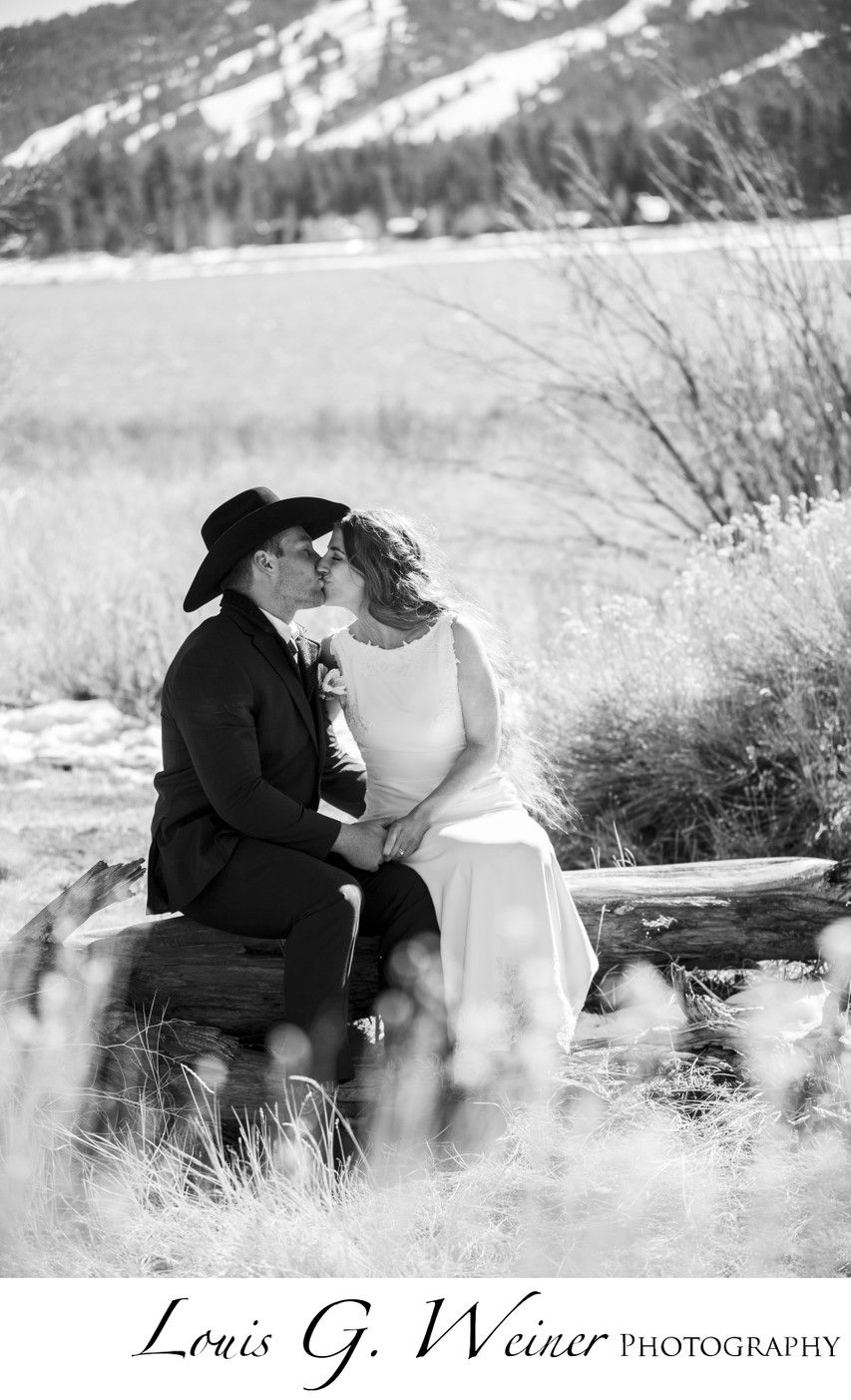 Cowboy wedding at Gold Mountain Manor, Sweet Kisses