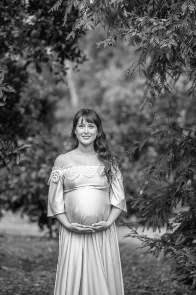 Maternity portrait, Black and white photograph