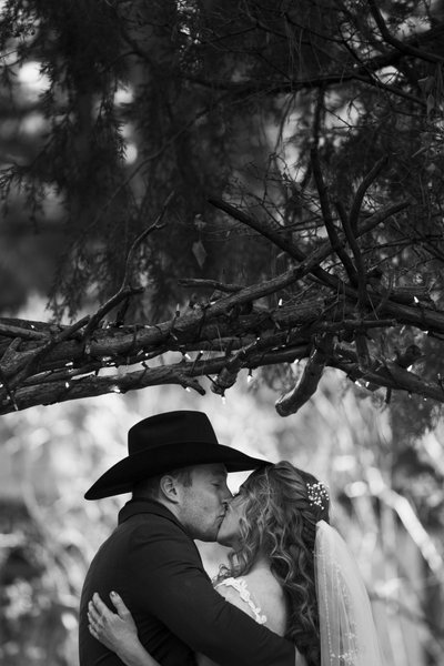 Cowboy wedding kisses at Gold Mountain Manor