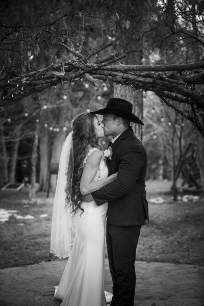 Cowboy Kissing wedding at Gold Mountain Manor
