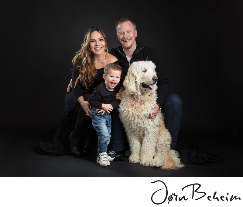 Familiebilder med hund, studio i Drammen