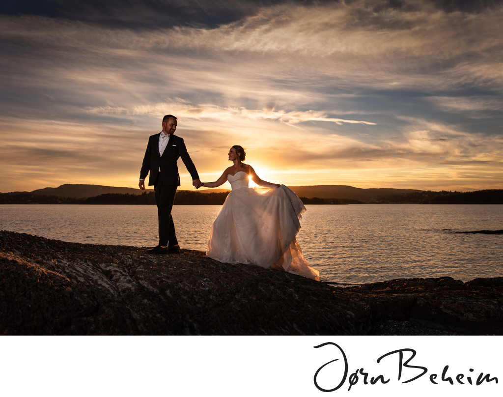 Bryllupsbilde i solnedgang i Oslofjorden