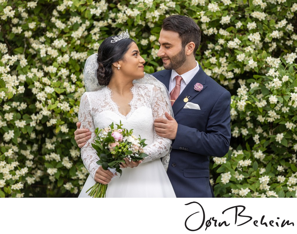 Bryllupsbilde med hvite blomster