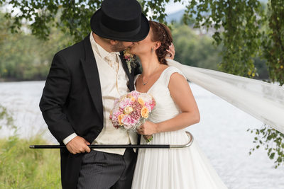 Flosshatt, stokk og bryllup - bryllupsfotograf beheim