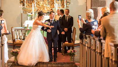 Borre kirke og bryllup, se de fine bryllupsbildene her