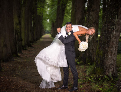 Bruden blir løftet, på Gulskogen gård i Drammen