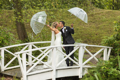 Bryllupsfotografering i regn, bryllupsfotograf