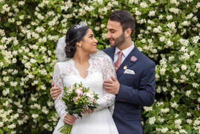 Bryllupsbilde med hvite blomster
