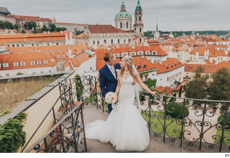 Above the Vrtba Garden with newlyweds Katie & Michael